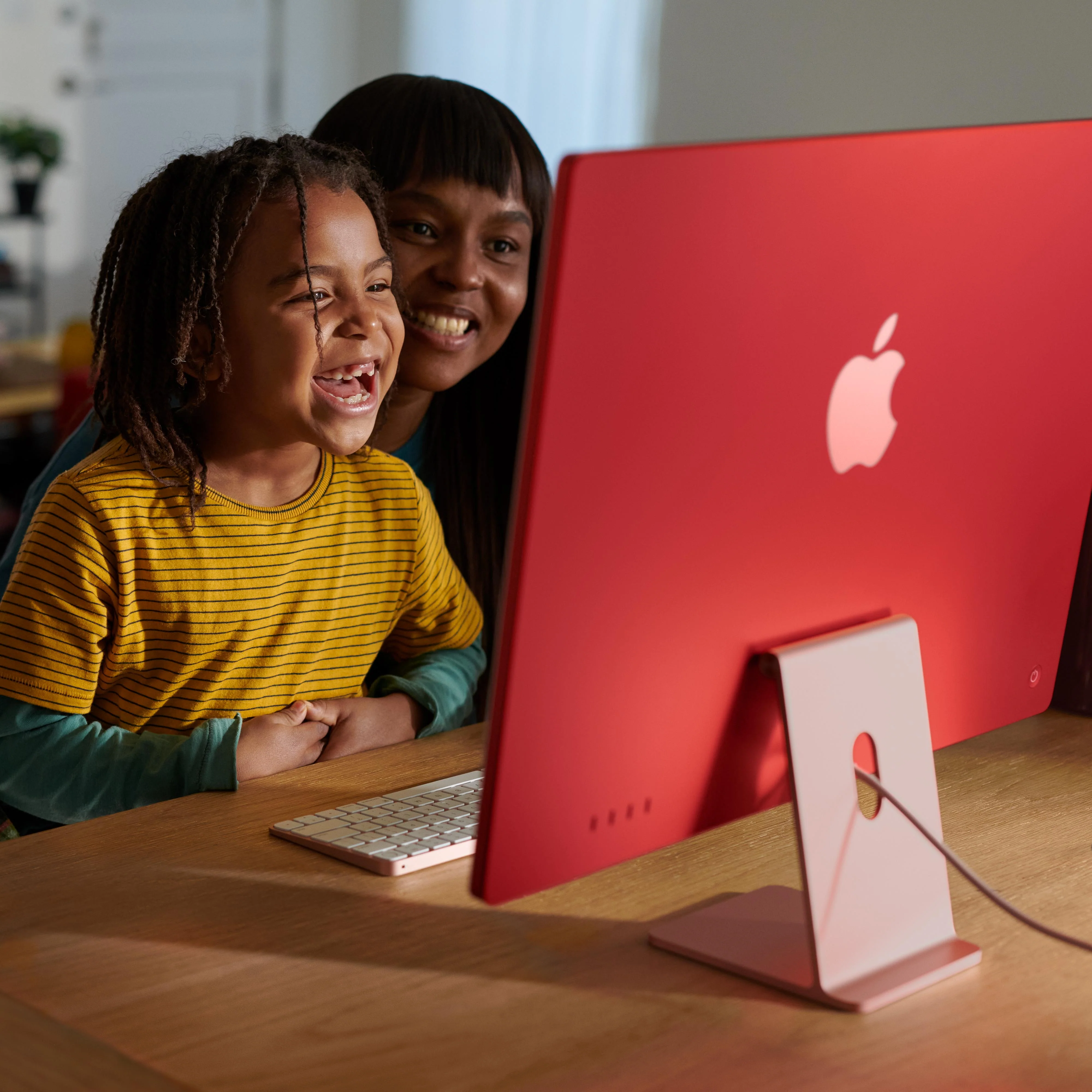 24-inch iMac with Retina 4.5K display: Apple M3 chip with 8‑core CPU and 10‑core GPU, 256GB SSD - Pink - Image 6